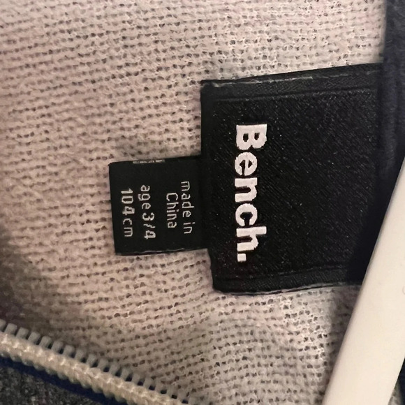 Bench zip up with thumb holes - Picture 6 of 6